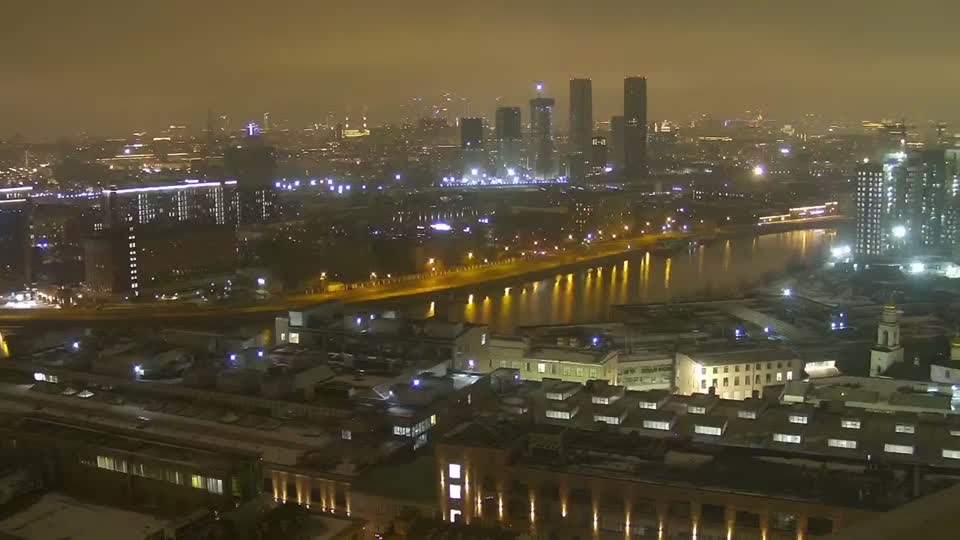 Веб-камера Москвы-реки и Москва-Сити ночью