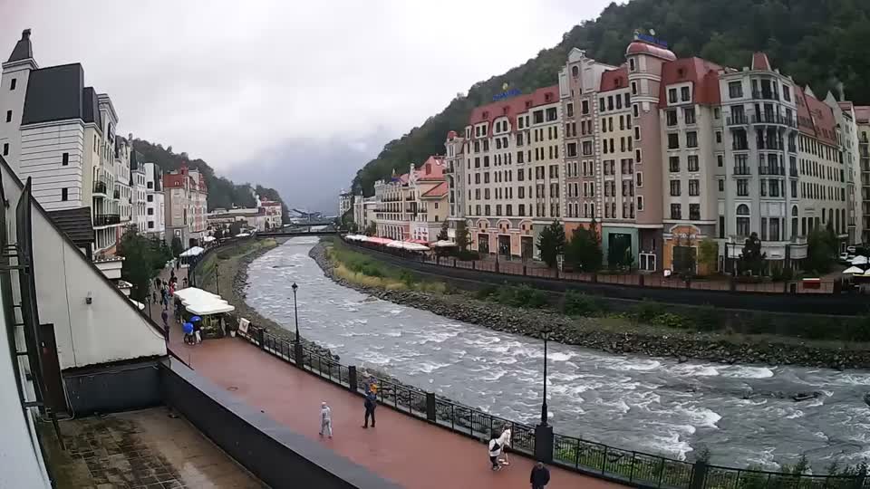 Веб-камера Роза Хутор, Красная Поляна, набережная и река
